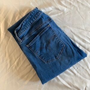 Levi’s 712 slim fit medium wash jeans